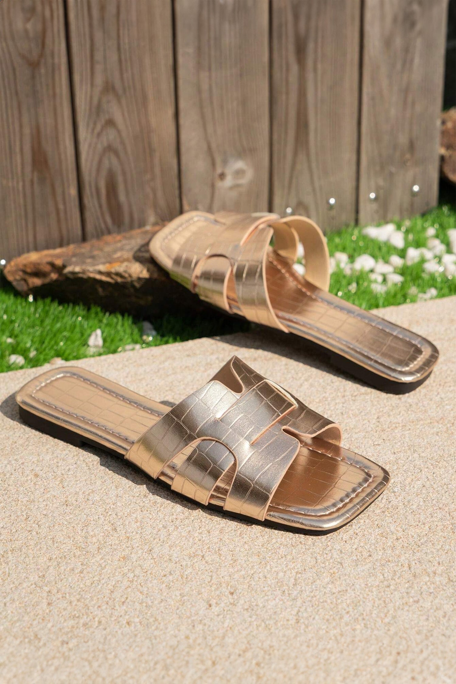 Metallic Roman Style Flat Sandals