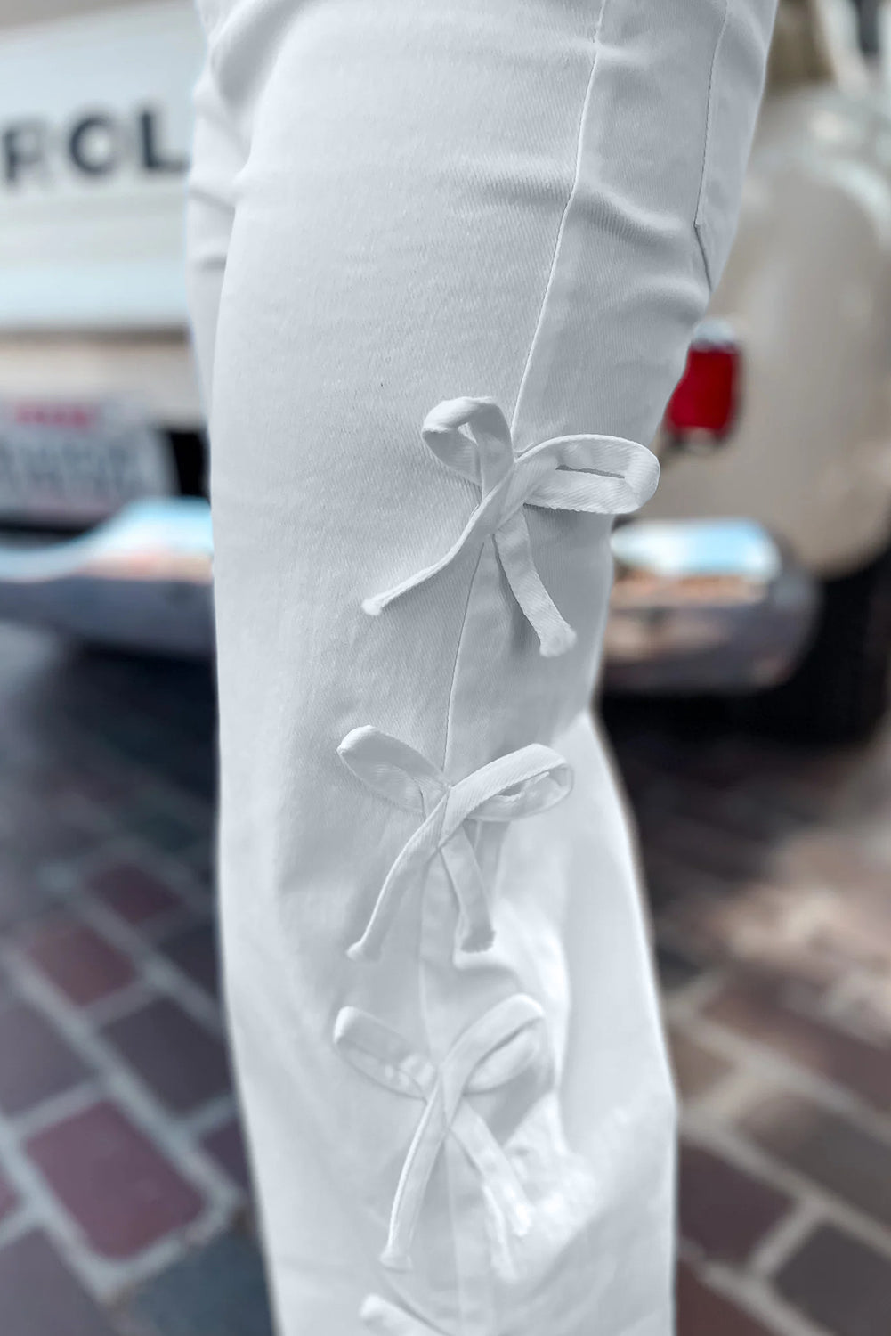 WHITE BOW KNOW DENIM