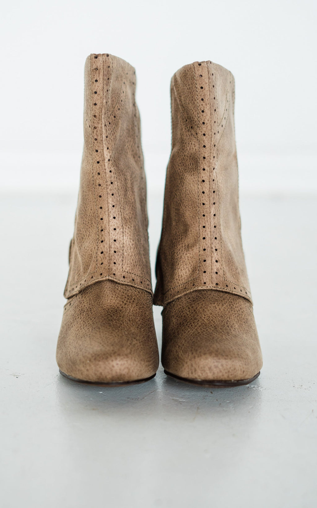 Cowgirl Star Booties in Taupe
