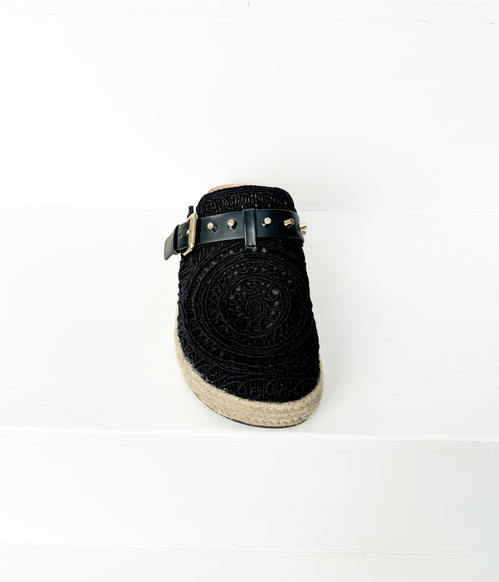 Treads Clogs in Black